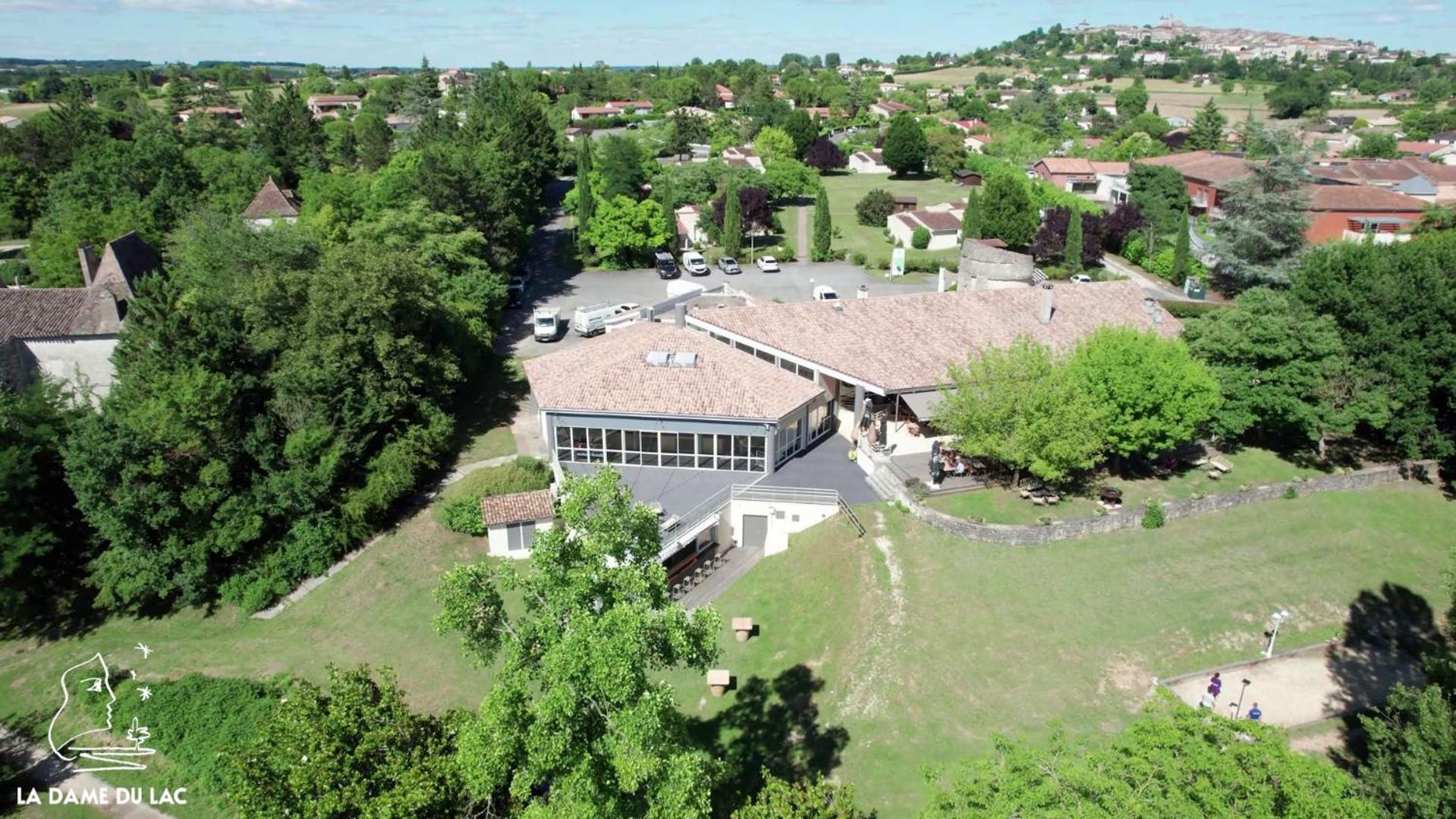 Hotel Restaurant La Dame Du Lac Monflanquin Exterior photo